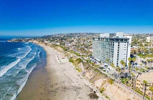 La Jolla Mesa House | Tropical Retreat