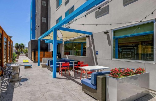 Lathrop Hotel | Tru By Hilton Lathrop