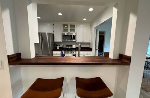 Oxnard Shores Condo | Turnkey Beachside Condo with Pool, Spa, Gym and More
