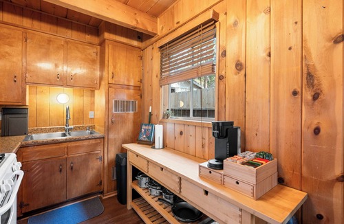 Sugarloaf Cabin | Twin Bear Cabin + Indoor Fireplace + BBQ!