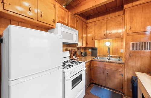 Sugarloaf Cabin | Twin Bear Cabin + Indoor Fireplace + BBQ!