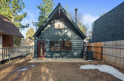 Sugarloaf Cabin | Twin Bear Cabin + Indoor Fireplace + BBQ!