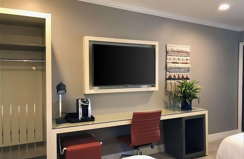Southeast Torrance Hotel | Two Stylish Rooms, Four Queen Size Beds, Fitness Center, Chill Spots, Parking