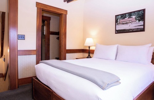 Lake Arrowhead Hotel | UCLA Lake Arrowhead Lodge
