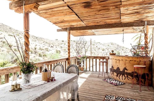 Morongo Valley House | Unique Desert Experience for a Romantic Getaway Ideal for Exotic Animal Lovers in Morongo Valley, California.