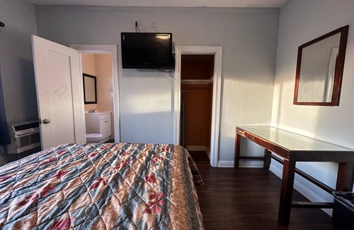 Harbor Hotel | Unity Hotel - No Parking & Rooms Are Upstairs