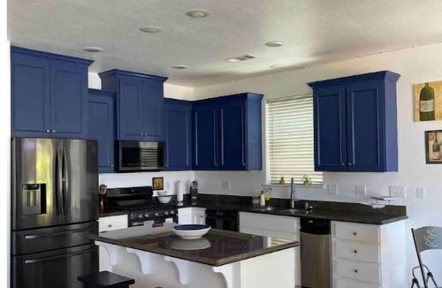 Red Bluff House | Unwind and relax at our country cozy getaway home