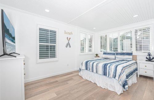 West Newport House | Updated 2Br Vintage Cottage In Central Location Near Beach By Beachview Rentals