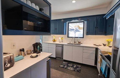 Altadena House | Updated classic mid-century ranch home with pool