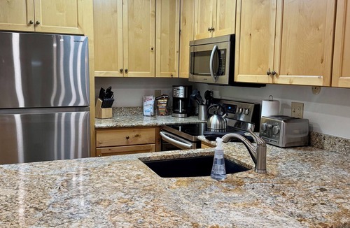 Dillon Condo | 🏔️☀️⛵️UPDATED! Mountain Lake views! Near Marina & Amphitheater -Pool Hottub WiFi