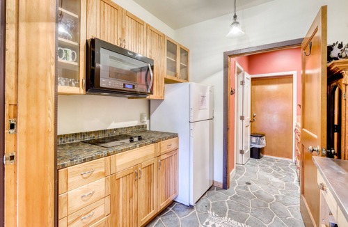 Berry Glenn Apartment | Upgraded two-story loft with mountain views and gas fireplace