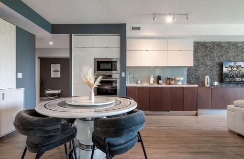 CityPlace Apartment | Upscale 3BR Downtown Suite with Parking
