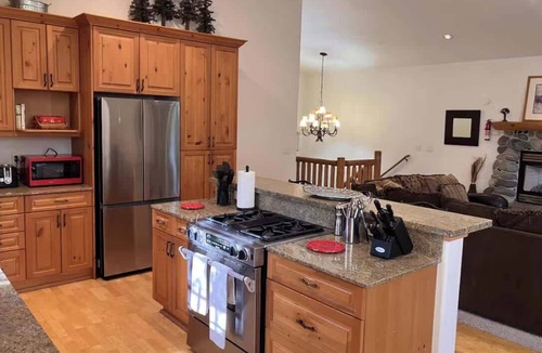 Tahoe Island Cabin | Upscale Mountain home on the bike path