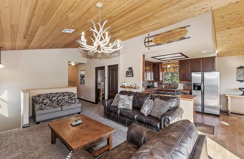 Upper Moonridge Cabin | Upscale with Private Hot Tub! Deck with View! Game Room! Close to Skiing!