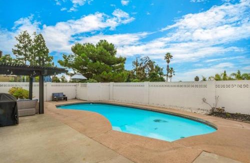 Mission Viejo House | VaCaTiOn Pool FirePit PoolTable CloseToFwy