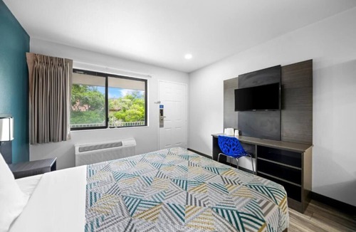 North Fremont Street Hotel | Vagabond Inn - Monterey