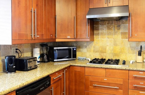 West Hills House | Valley Gem, 5 bedroom 3 bath, sleeps 11, WiFi