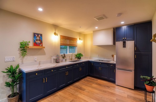 Sun Valley House | Valley Pocket: Your Chic LA Getaway with Private Patio & Amenities Galore!