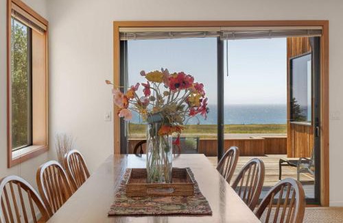 Sea Ranch House | Vaulted ocean-view retreat with private hot tub