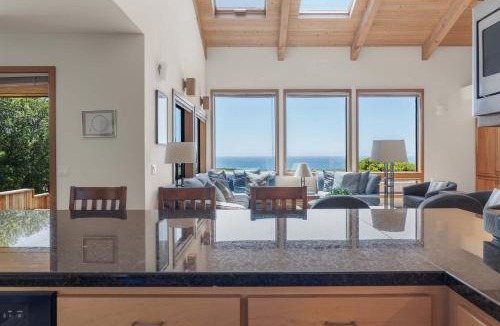 Sea Ranch House | Vaulted ocean-view retreat with private hot tub