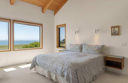 Sea Ranch House | Vaulted ocean-view retreat with private hot tub