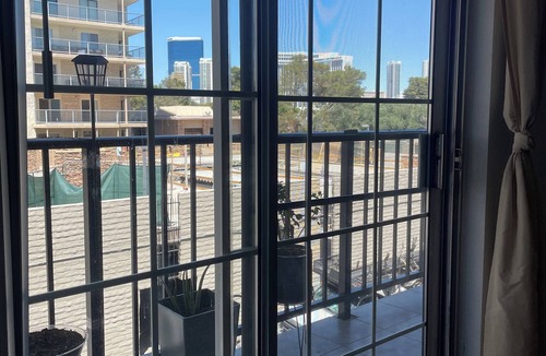 Winchester Condo | Vegas condo FREE fitness room, WiFi and Pool