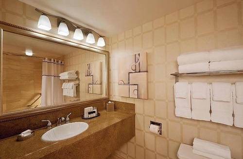 Downtown Las Vegas Hotel | Vegas Like It Should Be! 3 Serene Units, Casino and Nightly Entertainment, Bar!