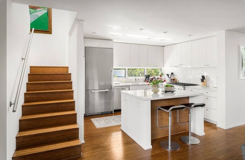 Venice House | Venice Walk Street Retreat | Jacuzzi & Lemon Tree