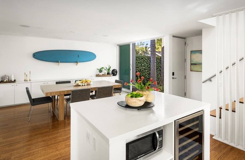 Venice House | Venice Walk Street Retreat | Jacuzzi & Lemon Tree