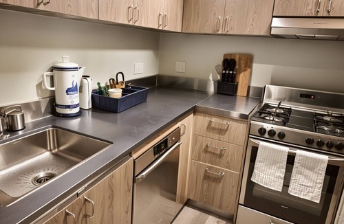 Pico-Union Apartment | Vibrant 3BR Apart-Hotel Spacious Comfort in Central Los Angeles