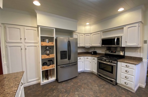 Arcata House | Victorian in Downtown Arcata features 8 bedrooms