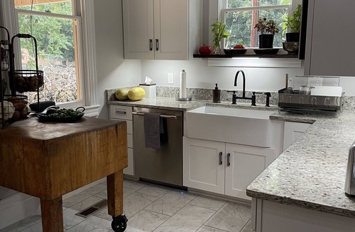 Yreka House | Victorian Mansion Newly Renovated. Sleeps 16. Two kitchens.