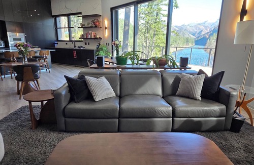 Vida Bed & Breakfast | Vida View Resort – Modern Design Meets Breathtaking Views