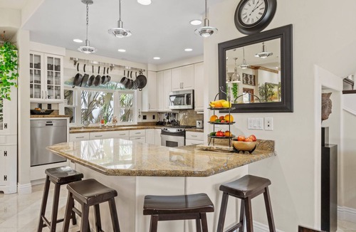 Coronado House | VIEWS! LUXURY! ROOFTOP JACUZZI WITH GOLF-CART &WEEKLY MAID Tuscany on the Bay