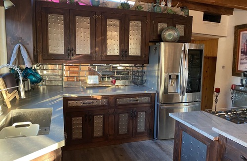 Cave Creek House | ❤️ VIEWS-pool- Jacuzzi - boulders - private walk to town. Unique new renovation