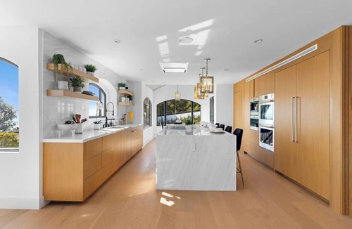 Eastern Malibu House | Villa Costera - Malibu Lookout Mediterranean with Multi-Level Living