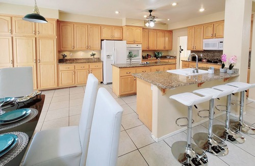 Silverado Ranch Villa | Villa Luxur- Modern Stylish house W/ Gym & Spa