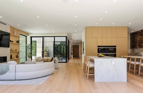 Valley Village House | Villa Madison | Private + Modern in Valley Village