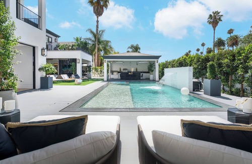 The Flats Villa | Villa Ruya by LuxJB 🏆 Beverly Hills Mansion with Resort-Style Service