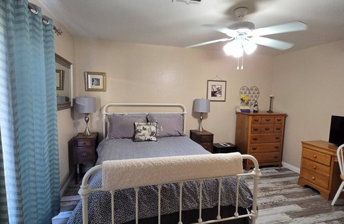 Templeton House | Vineyard & Valley View Cottage w/hot tub Tranquil Farmhouse w/stunning sunsets.