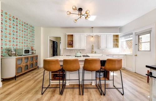 Los Cerritos House | Vintage 50s Victorian Styled Apt in Old Roseville