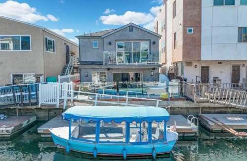 Sunset Beach House | Voted Airbnb Most Loved Home 2024 Duffy Boat