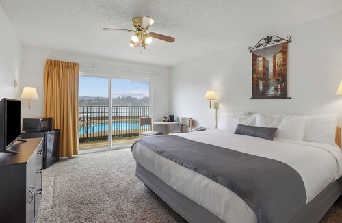 Bayshore Resort | Waldport Bayfront Hotel and Restaurant