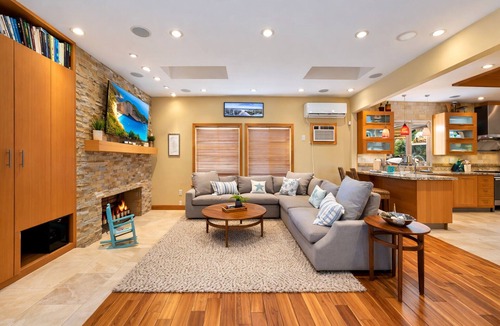 Crown Point House | Walk 2 SAND Kid Yard, King+Jacuzzi+Bike+Fire Pit