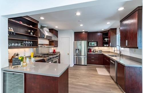 Los Angeles House | Walk 2 Universal Studios + Gated Pet Friendly