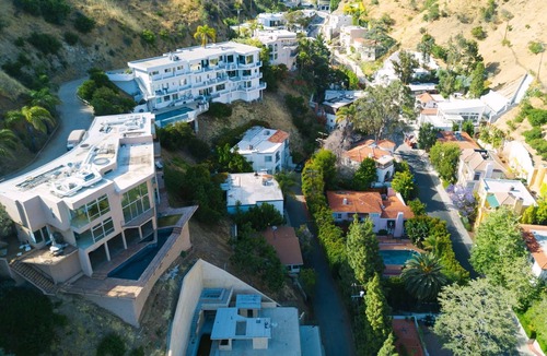 Los Angeles House | Walk 2 Universal Studios + Gated Pet Friendly