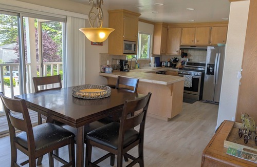 Westside Santa Cruz House | Walk 2 W. Cliff beaches, boardwalk & wharf dogs ok Sleeps 7a. 3 bd 2ba hot tub.