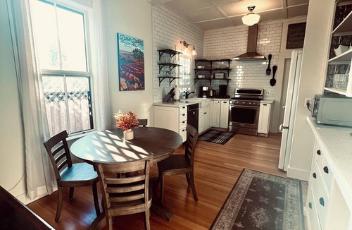 Paso Robles House | Walk only two blocks to downtown with private backyard space! Pet-Friendly!