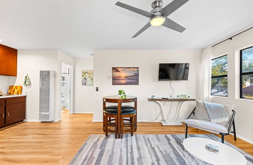 Ventura House | Walk To Beach! Clean & Super Comfy, Great Location