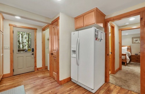 Chamberlands House | Walk to Beach Family Cabin | BBQ | Hammocks